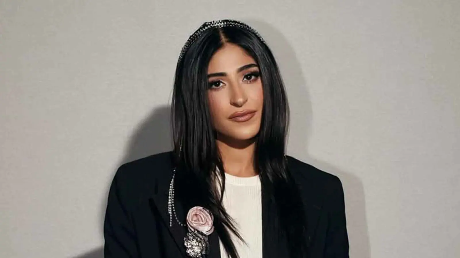 فُجعت في وفاة والدها.. النجوم يدعمون شجون الهاجري