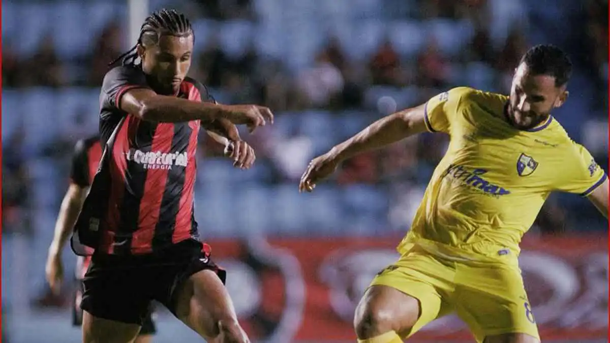 الشرطة تستخدم رذاذ الفلفل ضد لاعبي وجماهير فريق برازيلي داخل أرض الملعب (فيديو)