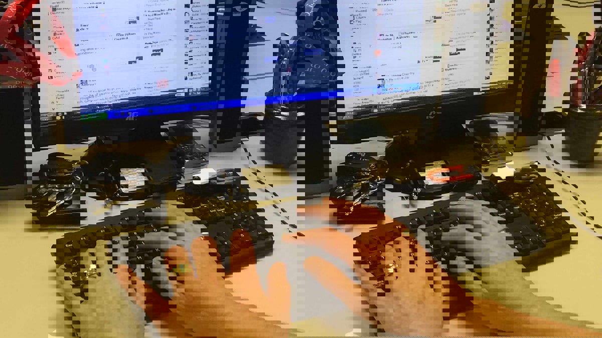 مصر.. القبض على "مُبتز" سيدات عبر فيسبوك