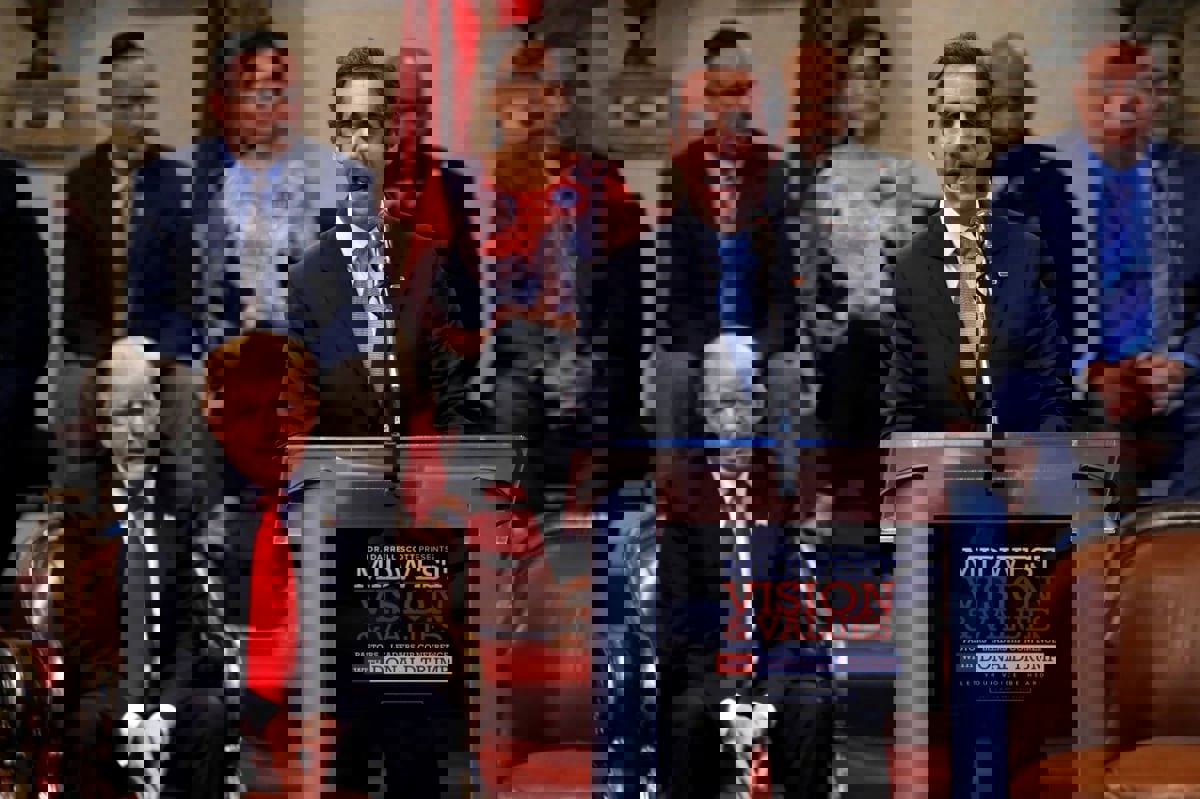 محامي ترامب يكشف تفاصيل مثيرة في قضية الممثلة الإباحية ستورمي دانييلز