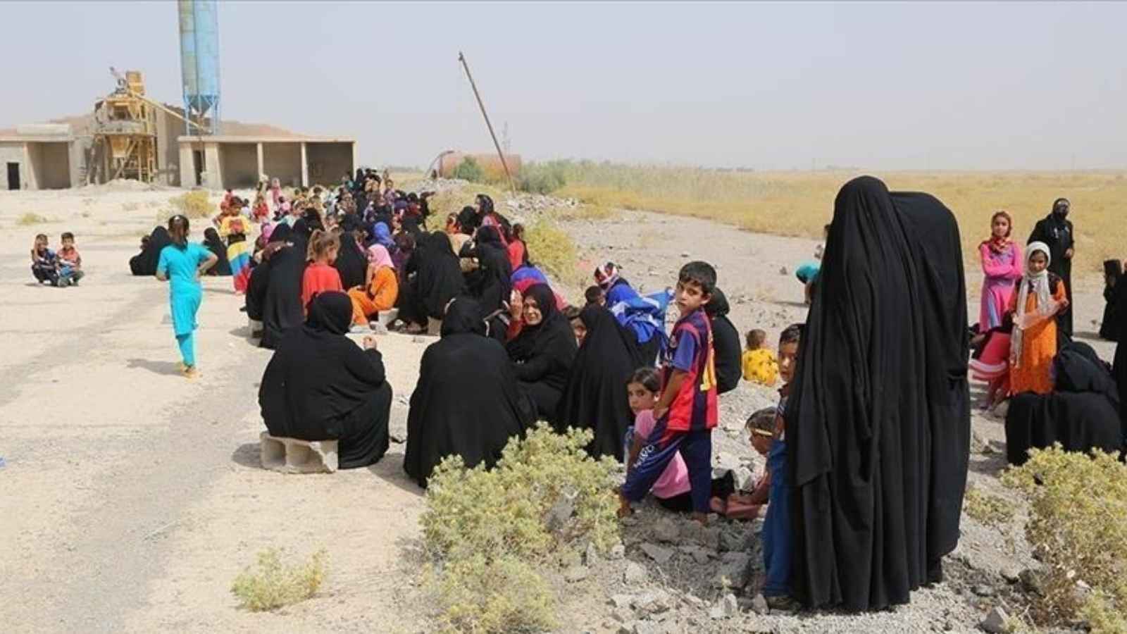 الدفعة الـ21.. عائلات عراقية تغادر مخيم الهول