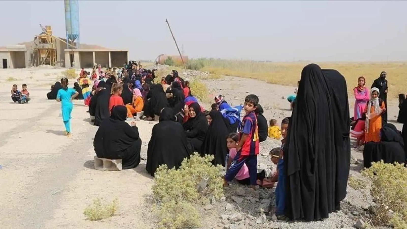 الدفعة الـ21.. عائلات عراقية تغادر مخيم الهول