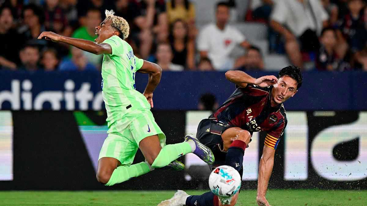 ضرب واستفزازات.. تصرف مثير من نجم ليفانتي لإيقاف لامين يامال (فيديو)