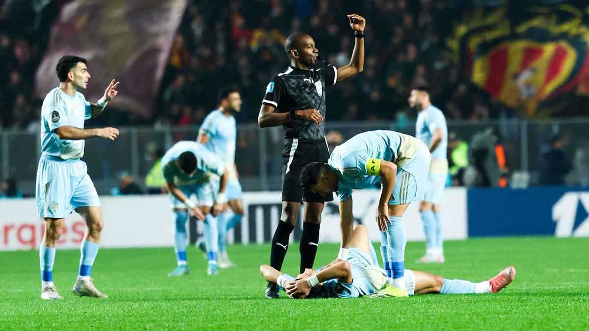 مفاجأة.. الكاف يكافئ حكم مباراة الترجي والأهلي المصري 