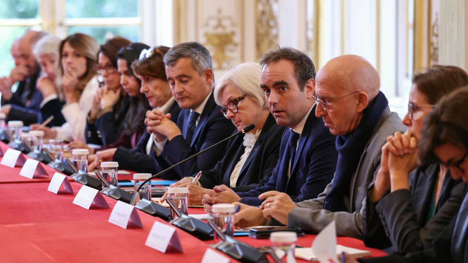 فرنسا.. لوكورنو يطلب من البرلمان عدم التصويت على إقالة الحكومة