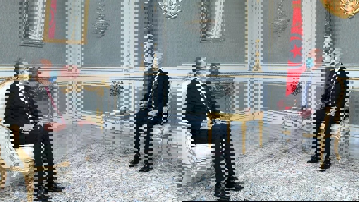 تواجه رفضا من قيس سعيّد والمعارضة.. هل تصمد "الحكومة المُصغّرة" في تونس؟