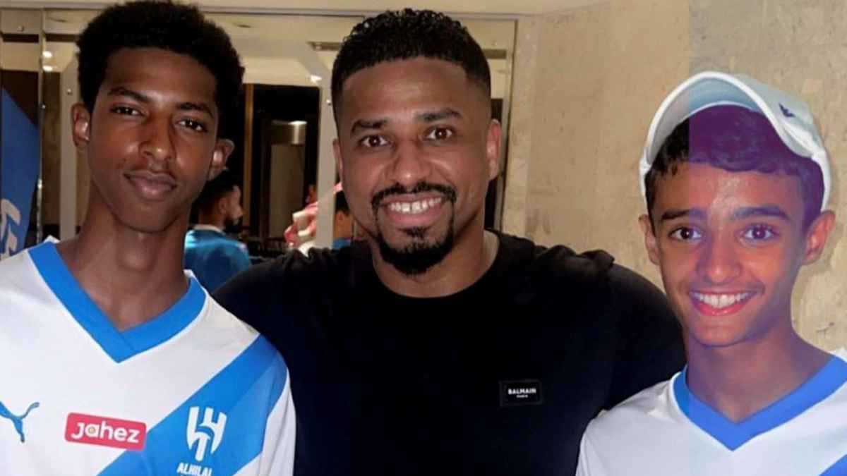 عبد العزيز ياسر القحطاني.. نجل أسطورة الهلال يحتفل بطريقة والده (صور)