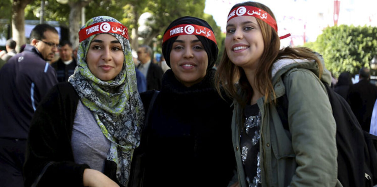  الشرطة التونسية تشتبك مع محتجين يطالبون بوظائف في القصرين