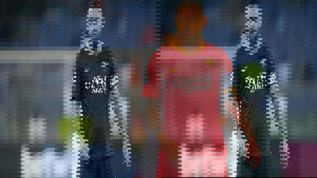 روما يعلن رحيل دي روسي بعد 18 عامًا بين صفوفه