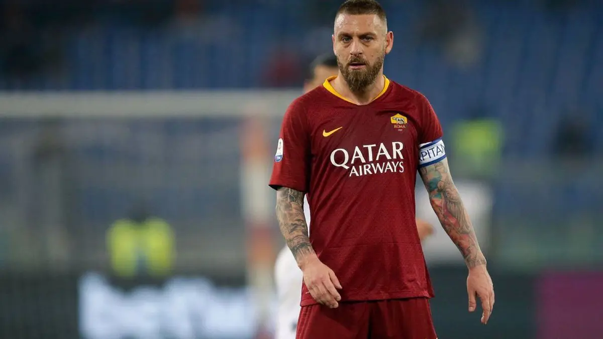 روما يعلن رحيل دي روسي بعد 18 عامًا بين صفوفه