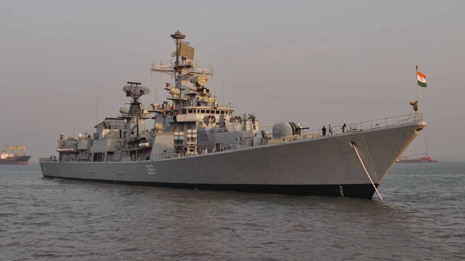 دفعت بأسطول إلى أبواب بكين.. الهند تتحدى الصين باستعراض بحري هجومي