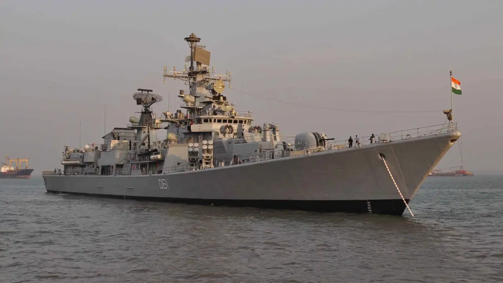دفعت بأسطول إلى أبواب بكين.. الهند تتحدى الصين باستعراض بحري هجومي