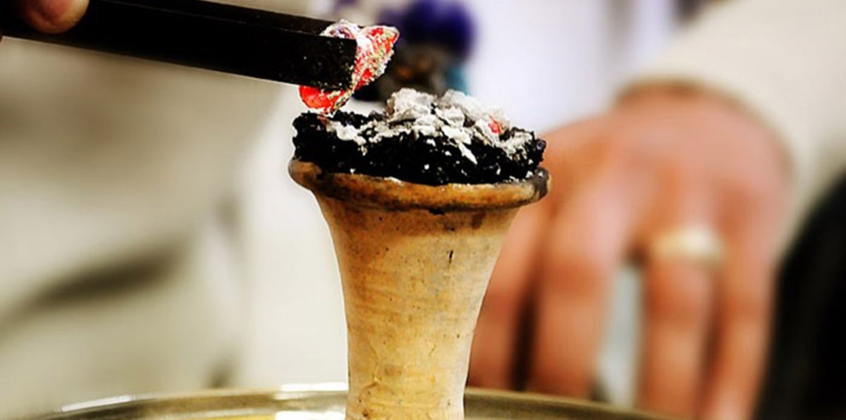 في آخر أيام رمضان.. مداهمة في الكويت لمقهى وهو يقدم الشيشة للمجاهرين بالإفطار