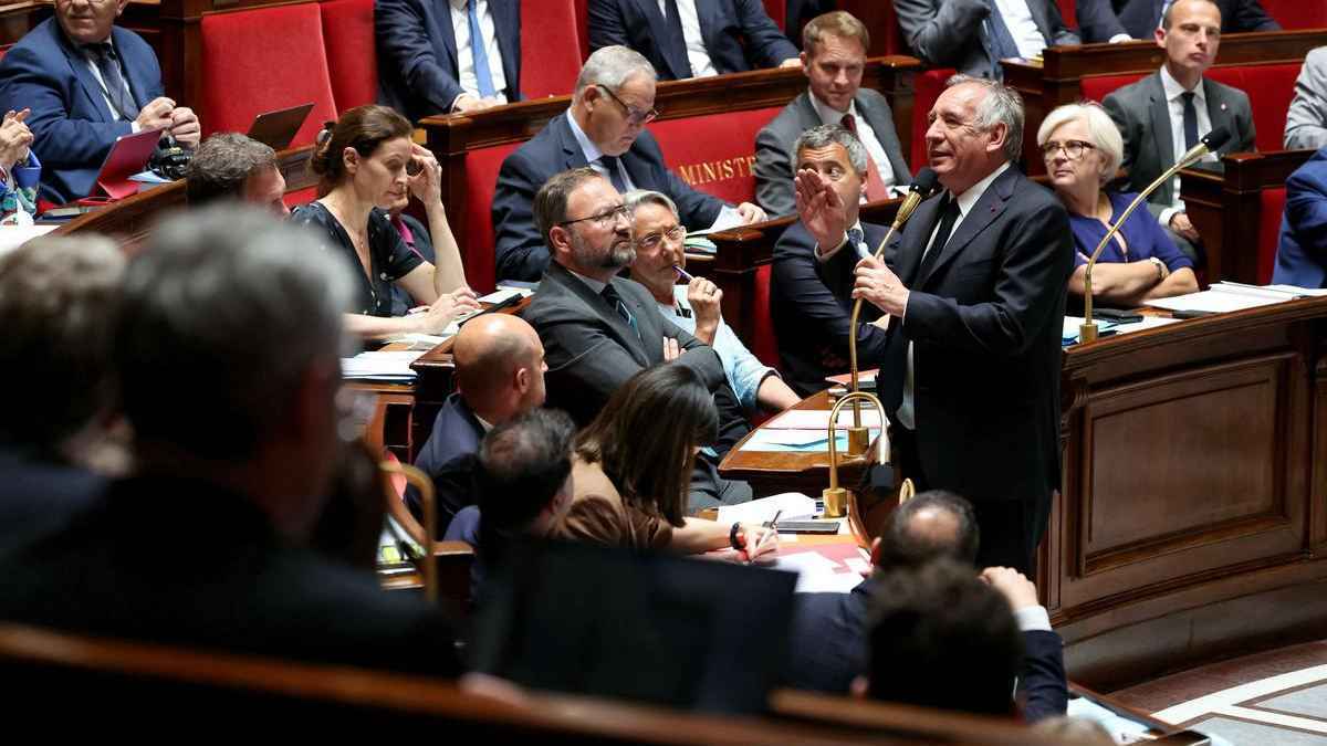 نيران الشرق الأوسط تشعل البرلمان الفرنسي.. انقسامات حادة حول موقف ماكرون