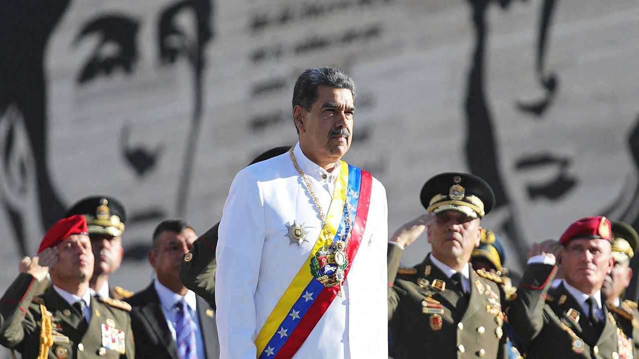 "نموذج للبقاء".. كيف حوّل مادورو الأزمات إلى أدوات للسلطة في فنزويلا