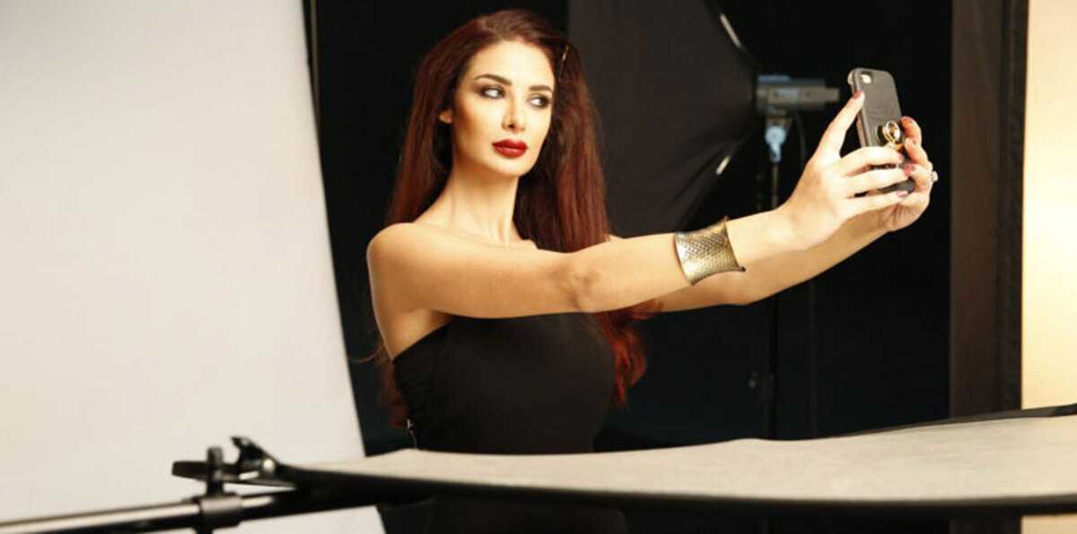 "الفتيات الممتازات".. الجهر بالمسكوت عنه في حياة الفتاة العربية