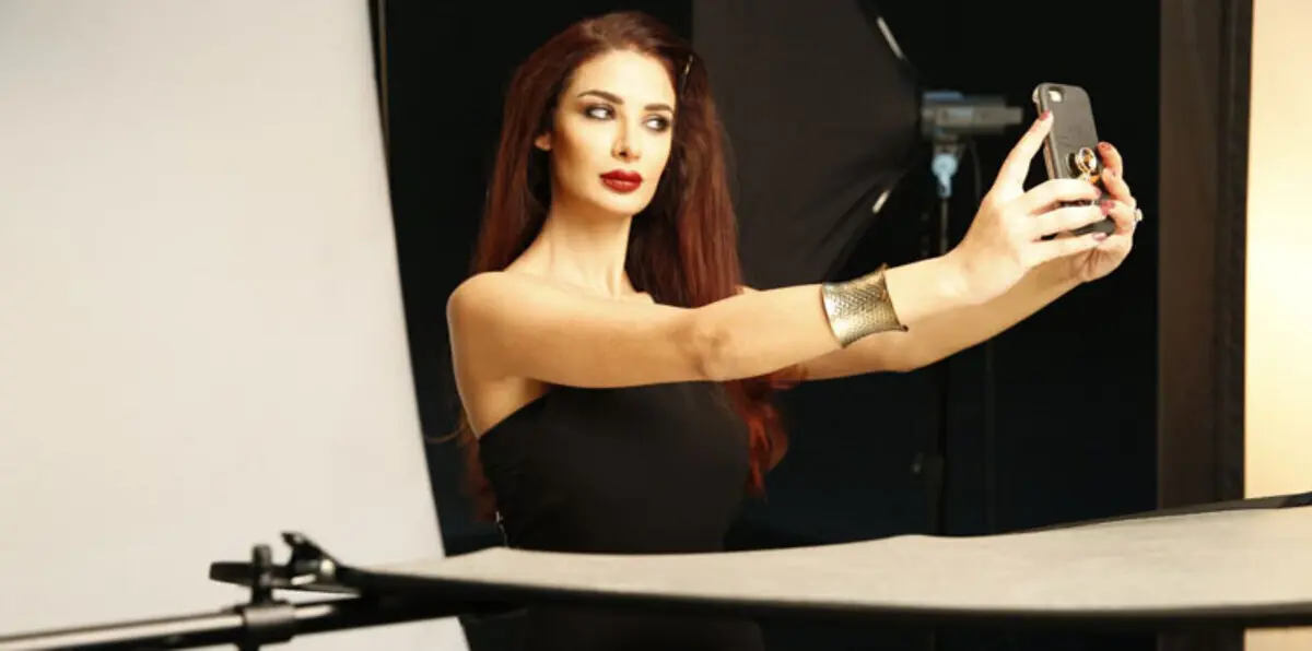 "الفتيات الممتازات".. الجهر بالمسكوت عنه في حياة الفتاة العربية