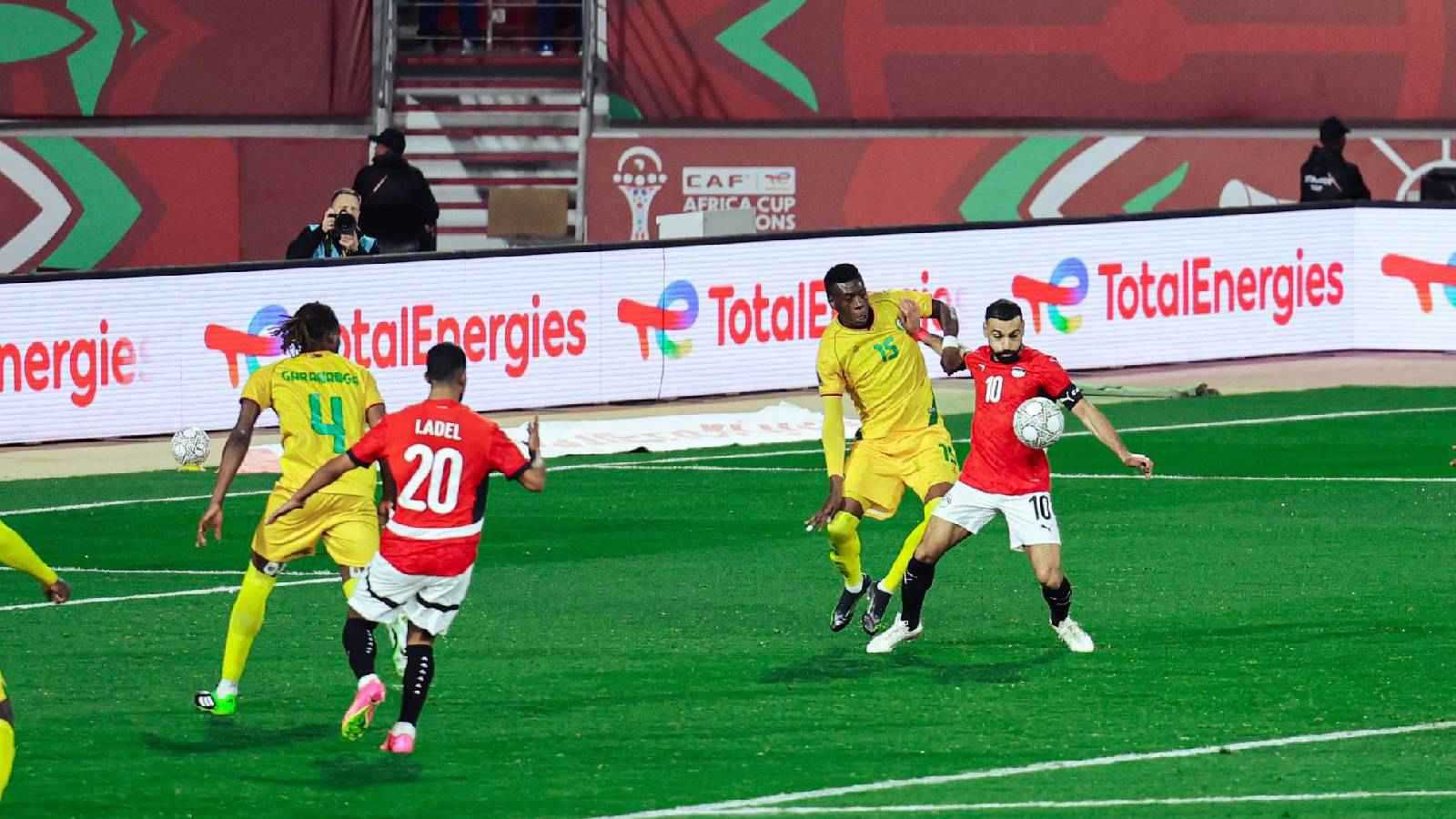 ليفربول يحسم موقفه بشأن رحيل محمد صلاح