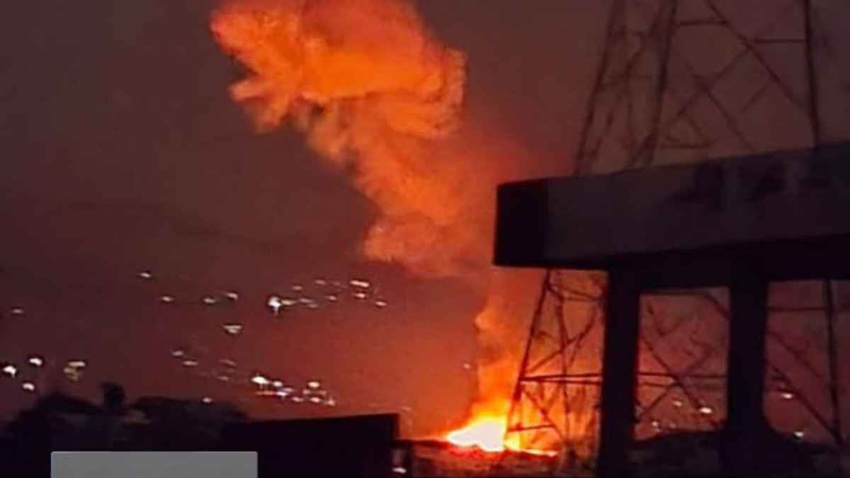 الطيران الإسرائيلي يقصف مقر اللواء 107 في ريف جبلة السورية (فيديو)