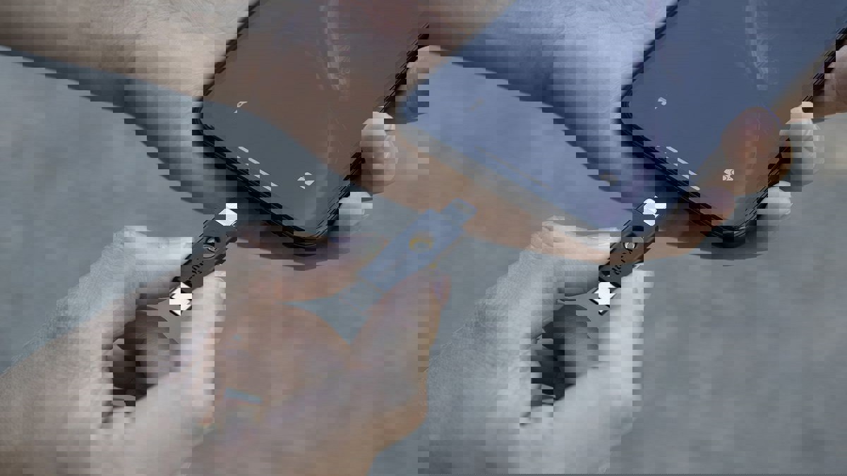 هل تتخلى "أبل" عن مخرج Lightening في الآيفون 2020؟‎