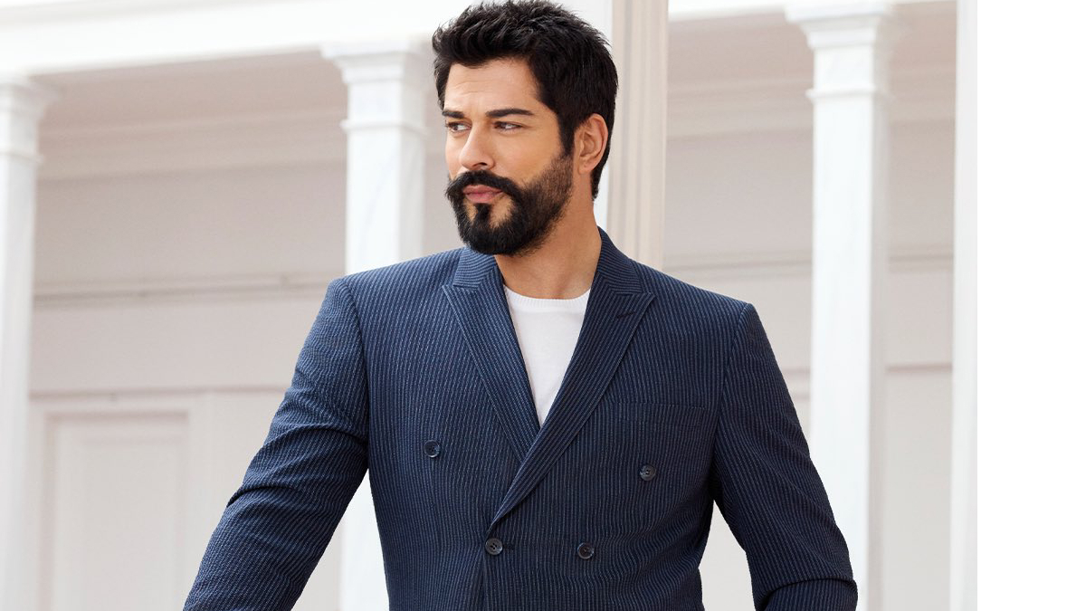 الممثل التركي بوراك أوزتشيفيت يحرج فتاة عربية (فيديو)