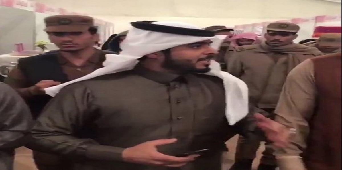 بالفيديو.. مرافقة الأمن لأحد مشاهير "قناة بداية" تثير استياء السعوديين
