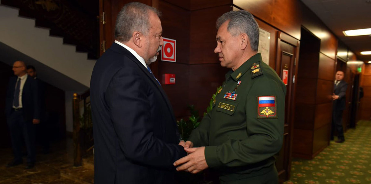 ليبرمان وشويغو يبحثان بموسكو الوجود الإيراني في سوريا