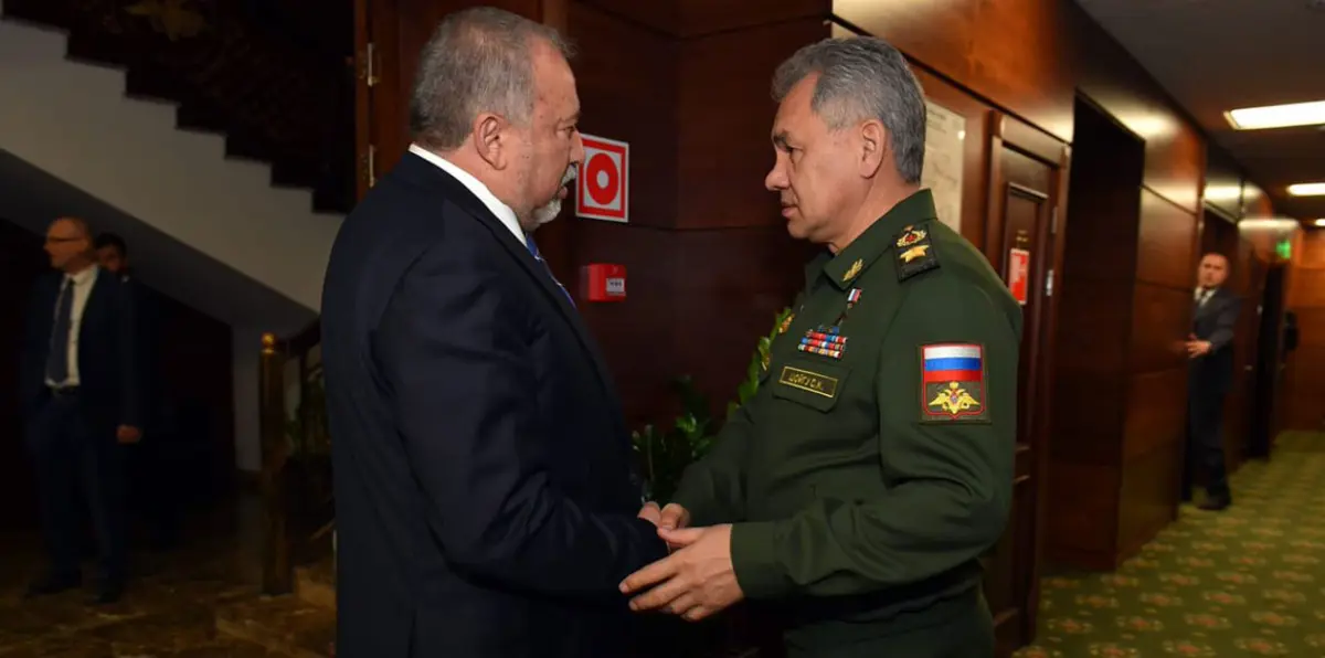 ليبرمان وشويغو يبحثان بموسكو الوجود الإيراني في سوريا