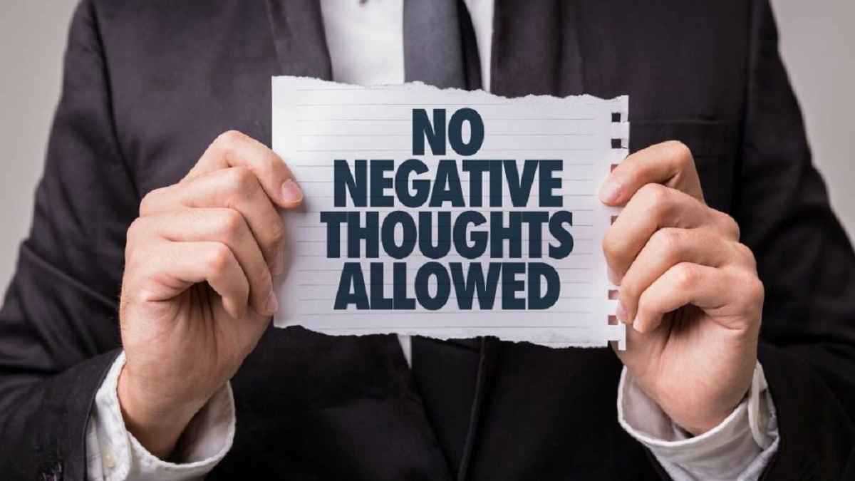 4 خطوات صغيرة.. كيف تواجه الأفكار السلبية؟