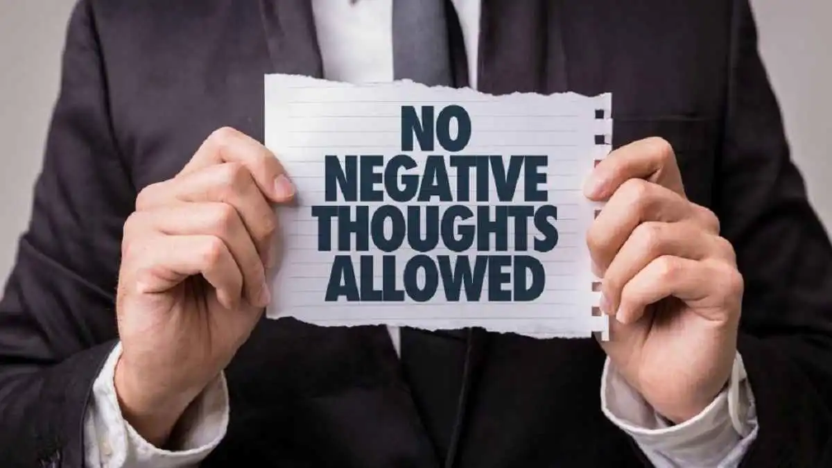 4 خطوات صغيرة.. كيف تواجه الأفكار السلبية؟