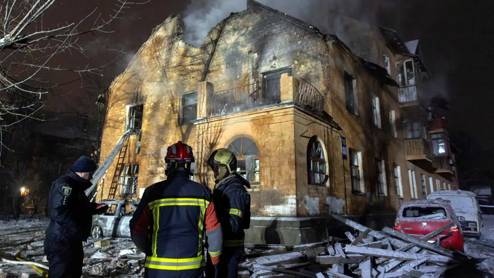 ⁠800 مليار دولار مقابل الاستقرار.. كيف تشتري واشنطن السلام في أوكرانيا؟