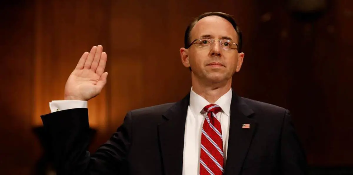 البيت الأبيض يقول إن نائب وزير العدل مستمر في منصبه