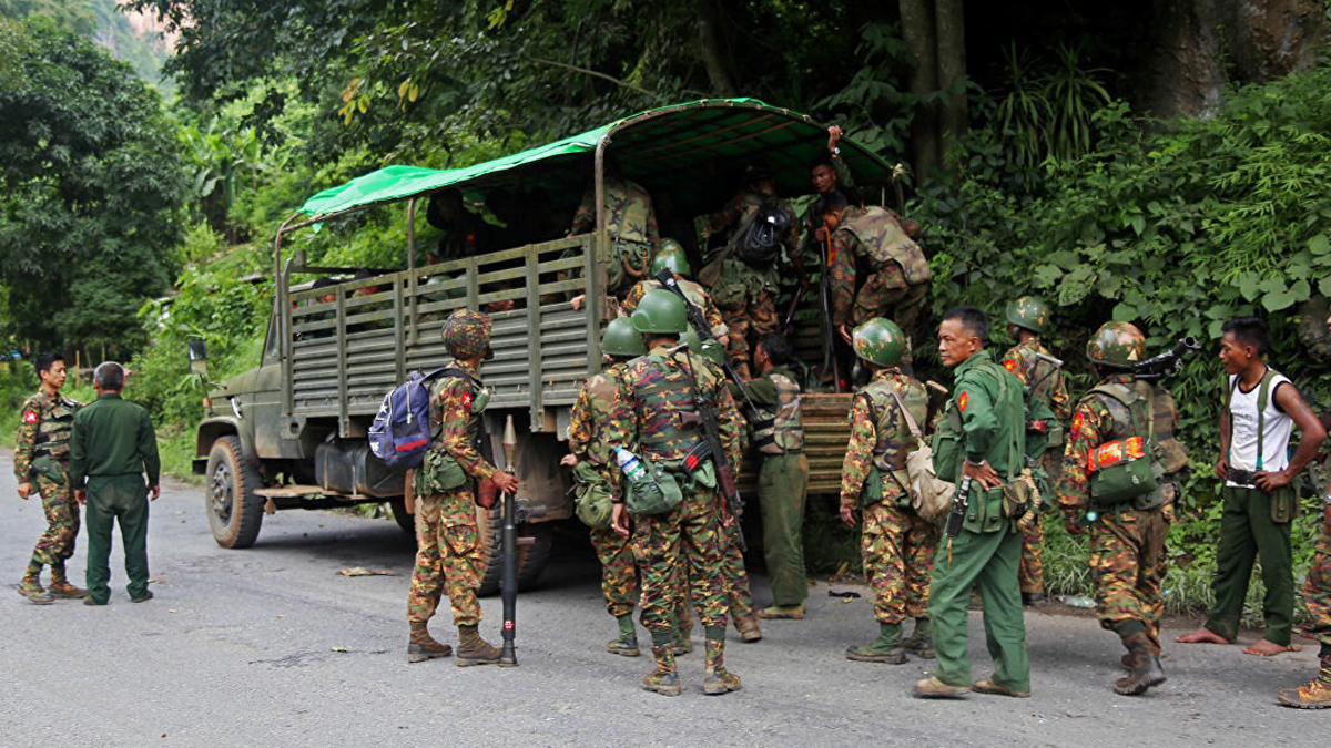 متمردون في ميانمار يهاجمون موقعًا للجيش والمجلس العسكري يتراجع عن خطة آسيان