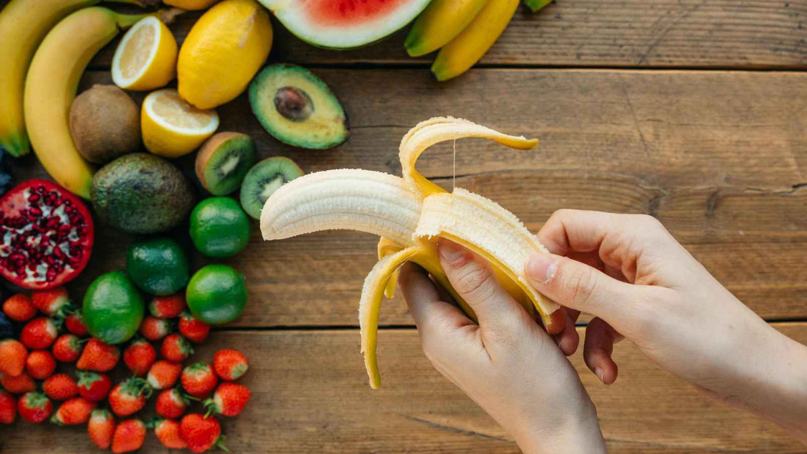 لماذا يجب عليك تناول خيوط الموز؟