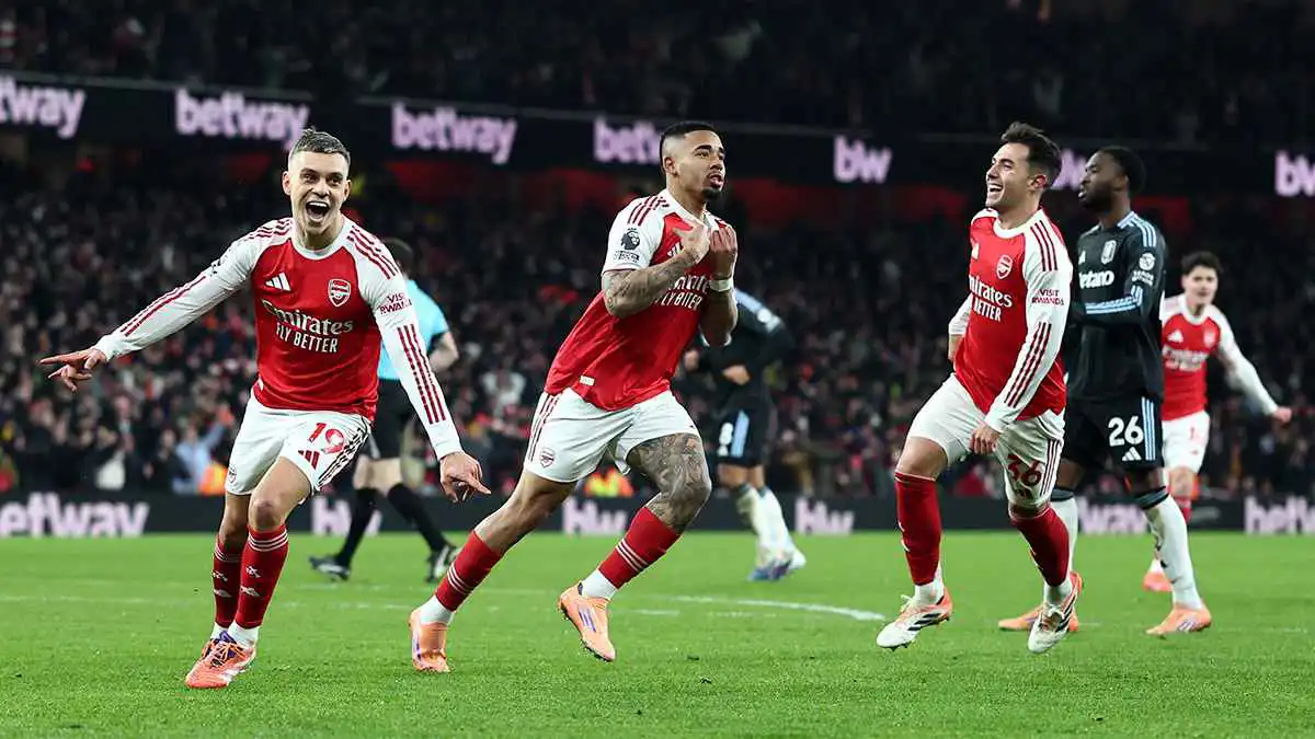 هل ينجح آرسنال في الحفاظ على الصدارة؟ الحاسوب العملاق يتوقع بطل الدوري الإنجليزي