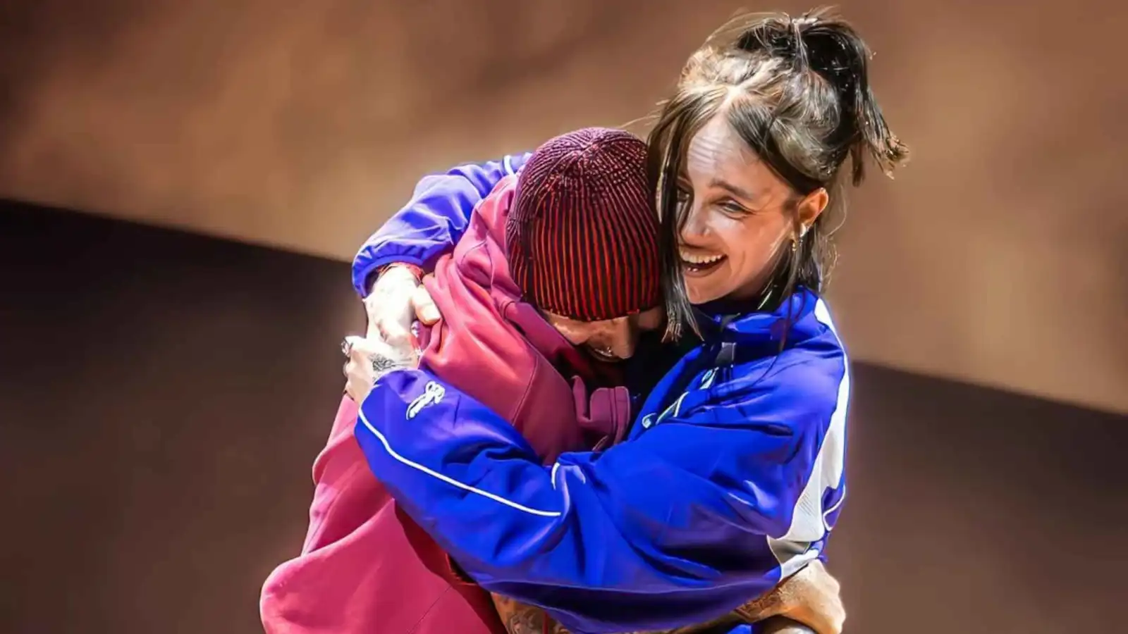 جاستن بيبر يغني لبيلي إيليش ويشعل المسرح مع سيزا (فيديو)