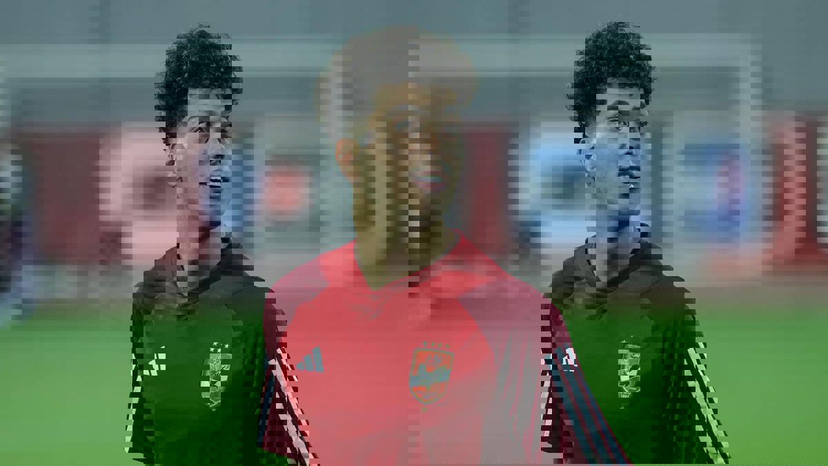 هل عاد إمام عاشور لقائمة الأهلي بأمر من محمود الخطيب؟