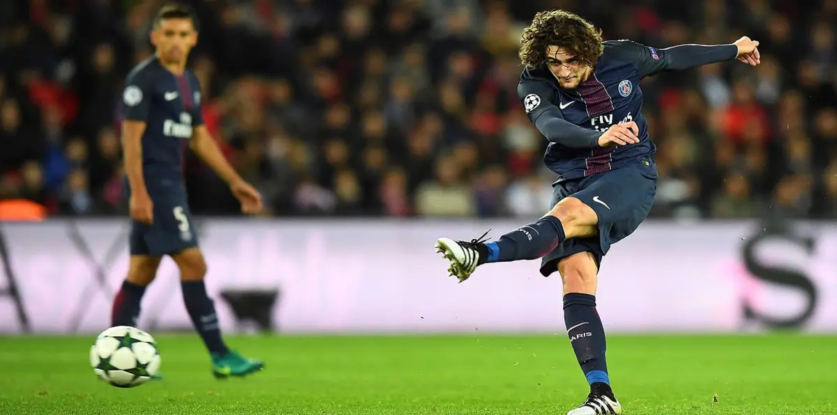 نادي برشلونة يحسم قراره بشأن التعاقد مع أدريان رابيو