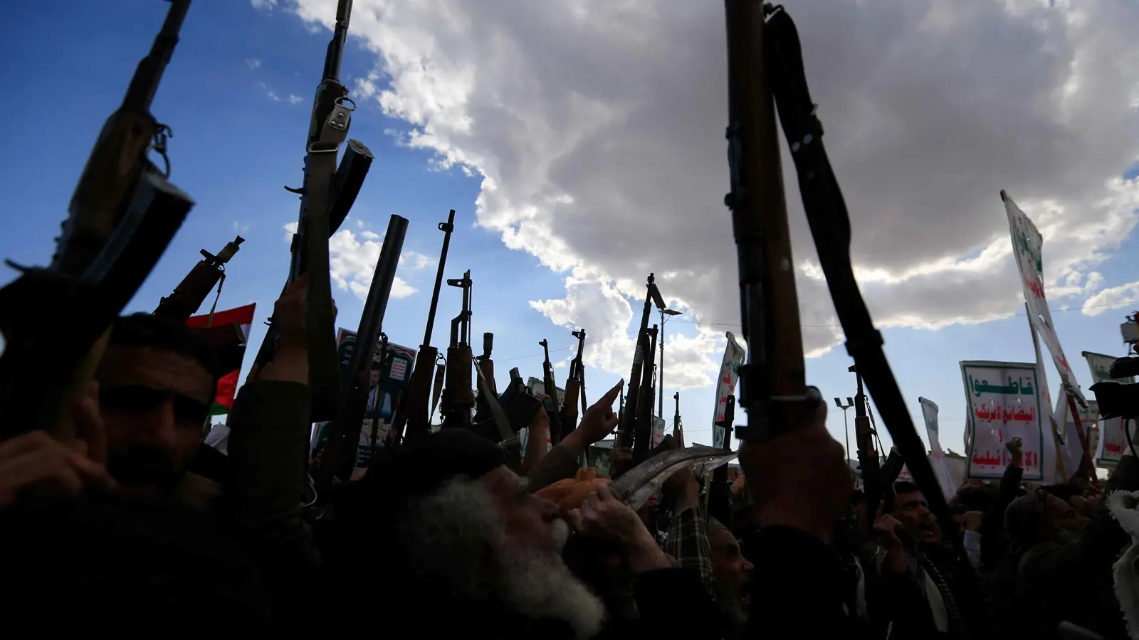 رسائل سياسية وعسكرية.. ماذا يحمل "فيديو ترامب" عن الحوثيين؟