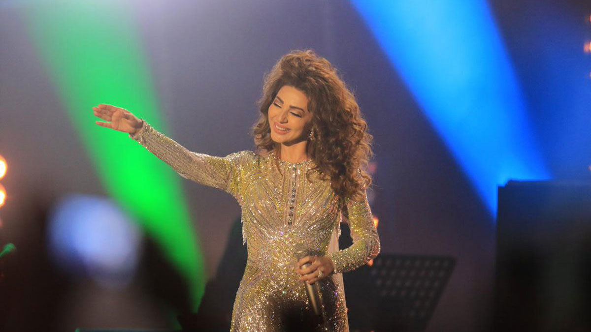 ميريام فارس توقف حفلها في موسم الرياض لإسعاف أحد الجماهير (فيديو)