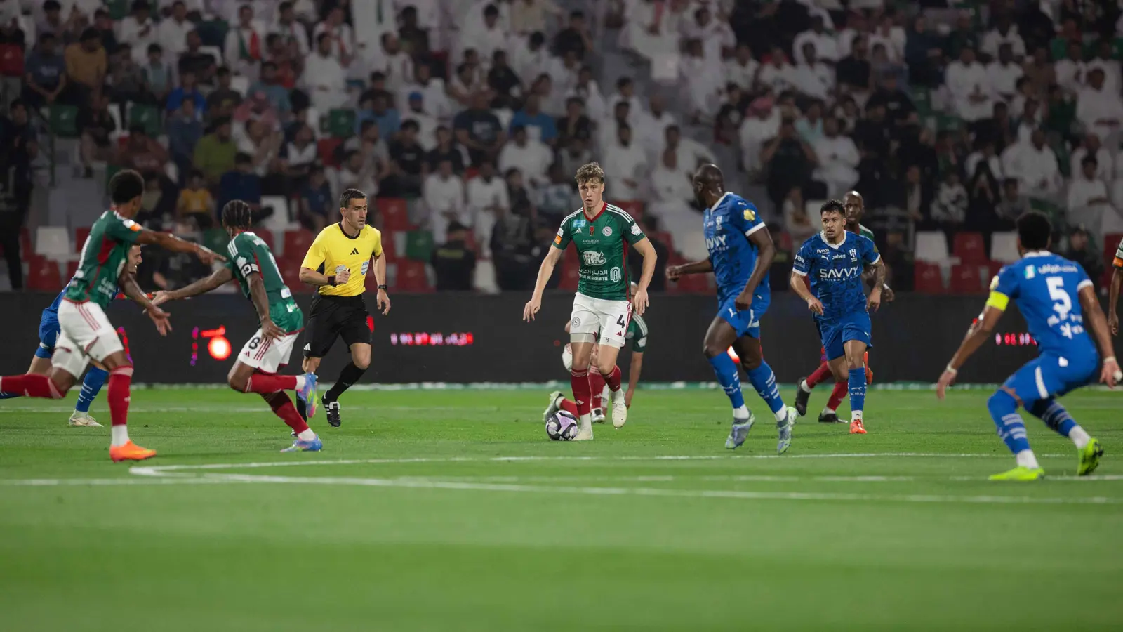 الاتحاد السعودي يعلن آلية استقدام الحكام الأجانب في الموسم الجديد