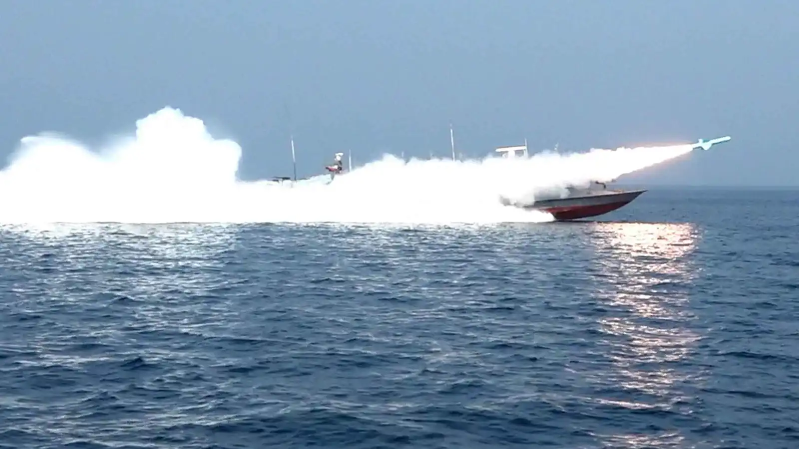 4 عوامل تعيق إعادة فتح مضيق هرمز