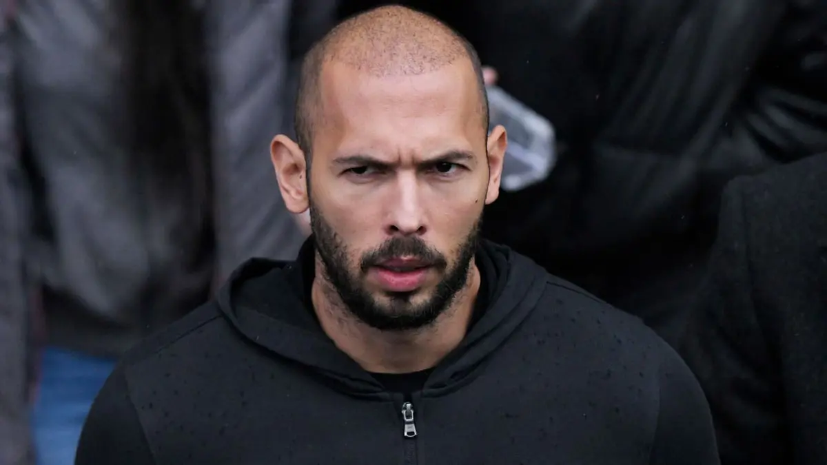 بعد اعتقاله من السلطات الرومانية.. أندرو تيت يستشهد بحديث نبوي والقرآن

