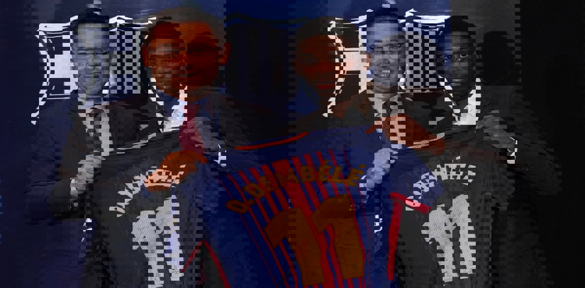 ديمبلي يوقع على عقود انضمامه رسميًا لبرشلونة والجماهير تهاجم رئيس النادي