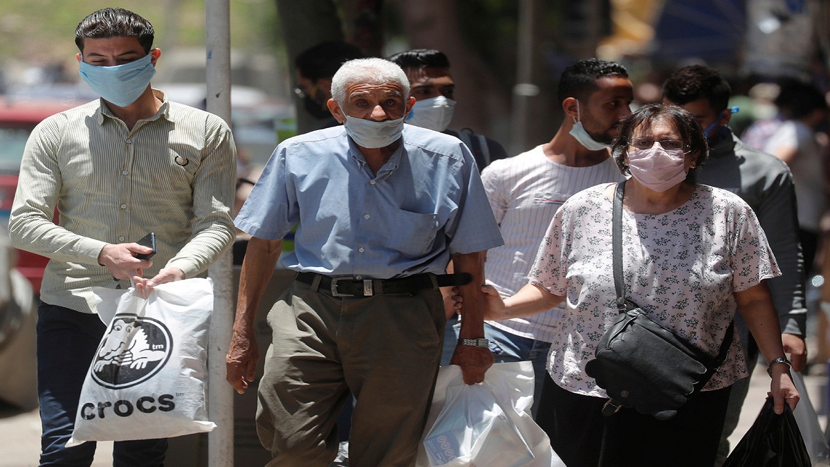 مخاوف من تفاقم وباء كورونا بعد رفع الحظر في مصر