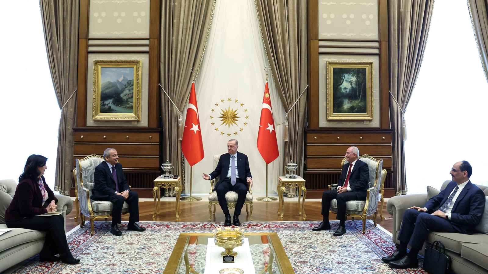 مفاوضات مع أحزاب كردية.. صفقات تحدد مستقبل أردوغان في السلطة‎