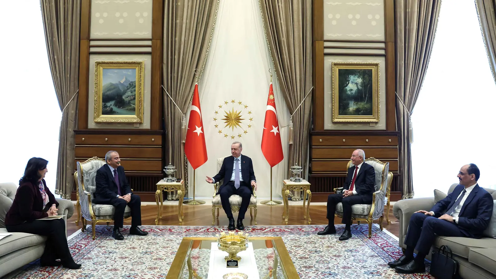 مفاوضات مع أحزاب كردية.. صفقات تحدد مستقبل أردوغان في السلطة‎