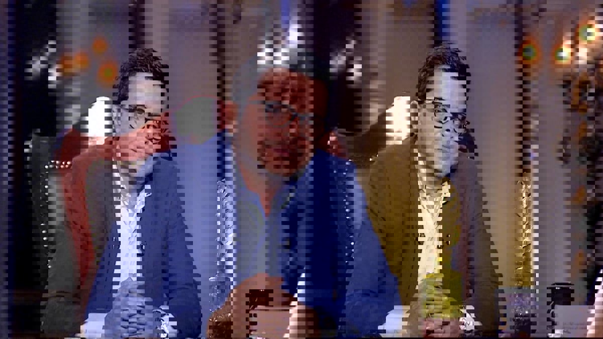 محمد هنيدي في المستشفى.. وطبيبه يُطمئن الجمهور (صورة)