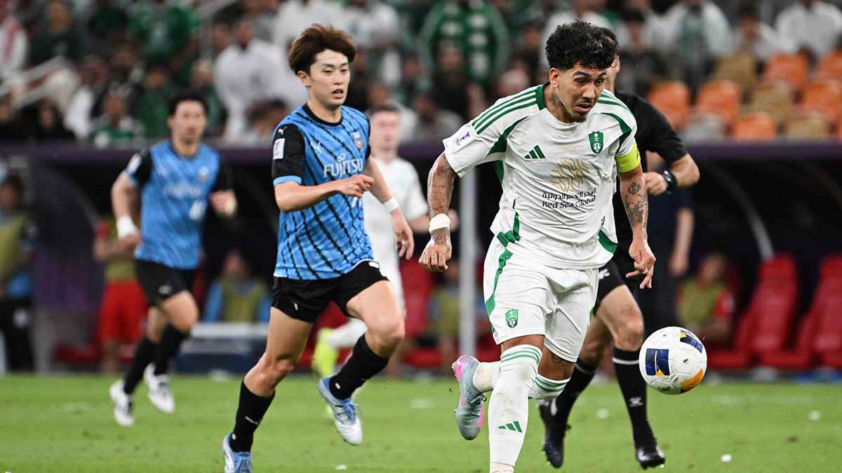 رسميًا.. نادي السد القطري يضم نجم الأهلي السعودي