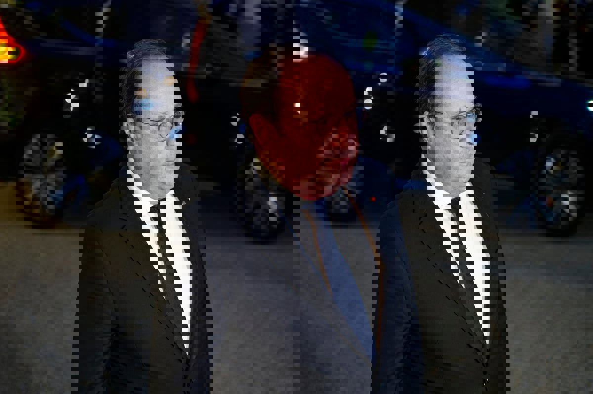 كان يستخدمها لرؤية عشيقته.. بيع دراجة فرنسوا هولاند بمزاد علني (صور)